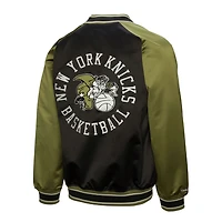 Mitchell  Ness Black New York Knicks Clutch Satin Raglan Full-Snap Jacket