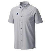 Columbia New York Yankees Slack Tide Omni-Wick Button-Up Camp Shirt