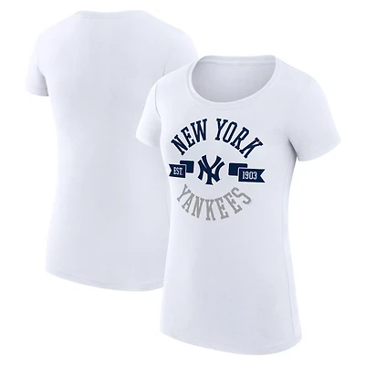 G-III 4Her by Carl Banks New York Yankees Super-Slim Fit Lightweight City Graphic T-Shirt