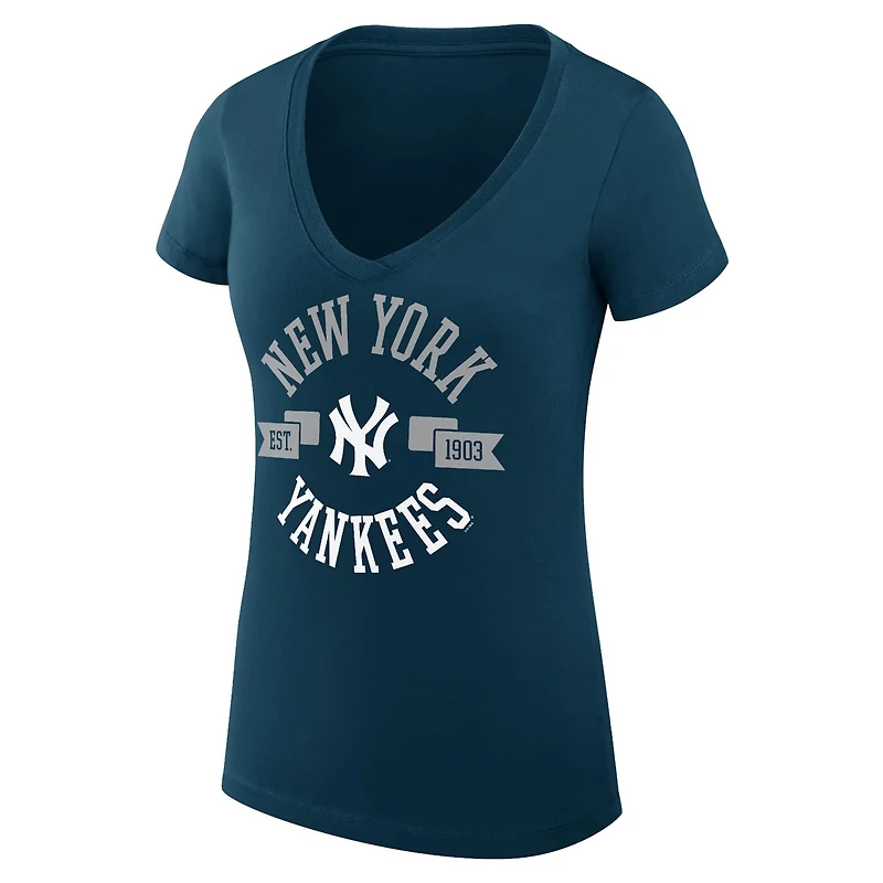 G-III 4Her by Carl Banks New York Yankees Super-Slim Fit Lightweight City Graphic V-Neck T-Shirt