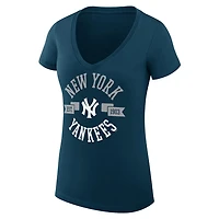 G-III 4Her by Carl Banks New York Yankees Super-Slim Fit Lightweight City Graphic V-Neck T-Shirt