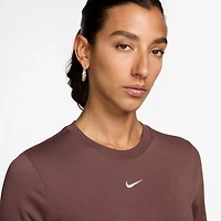 Nike Women's Sportswear Essentials Slim Cropped T-shirt