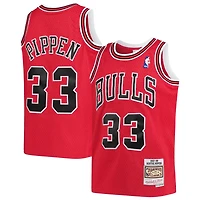 Youth Mitchell  Ness Scottie Pippen Chicago Bulls 1997-98 Hardwood Classics Swingman Jersey