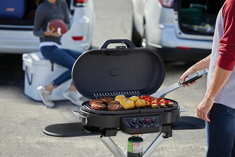 Coleman RoadTrip Portable Stand-Up 3-Burner Propane Grill