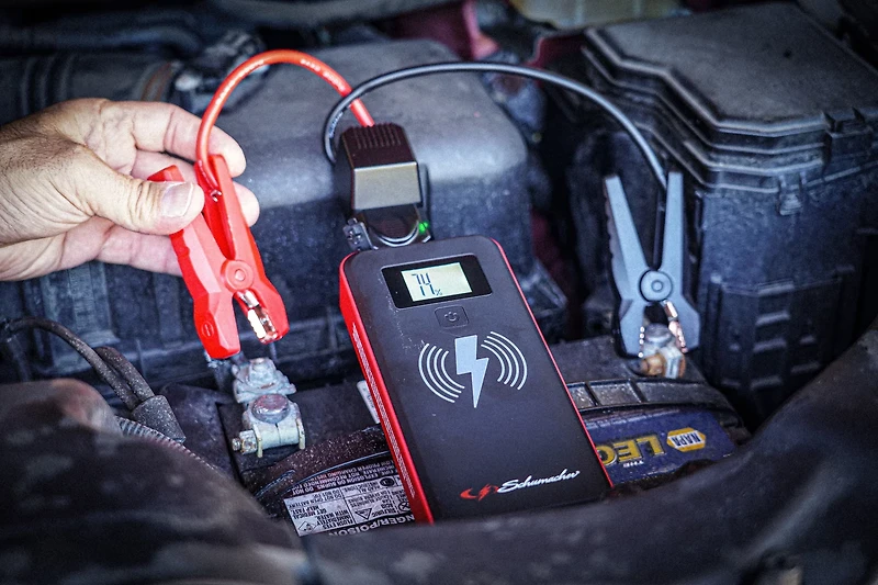 Schumacher Electric SL1452 2000 Peak Amp Lithium Ion Jump Starter