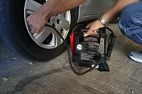 Schumacher Electric SJ1330 1000 Peak Amp Portable Power