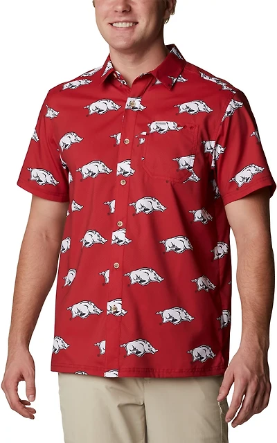 Columbia Sportswear Men's University of Arkansas CLG Super Slack Tide™ Logo Print Shirt