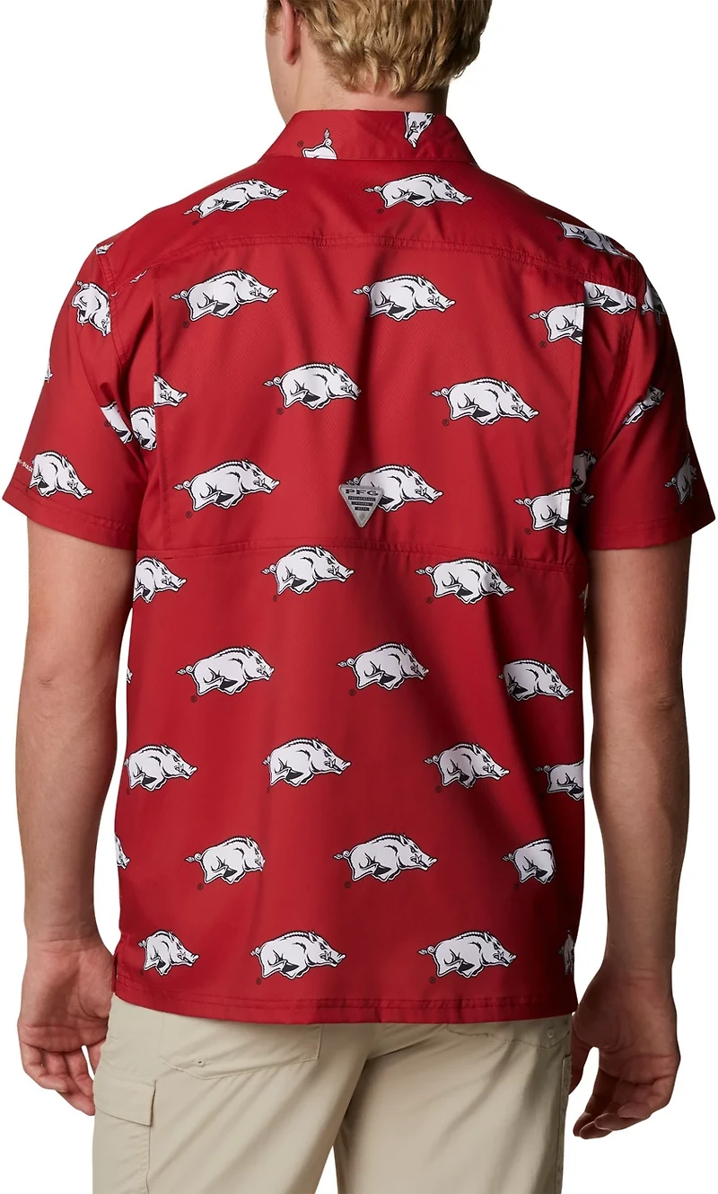 Columbia Sportswear Men's University of Arkansas CLG Super Slack Tide™ Logo Print Shirt