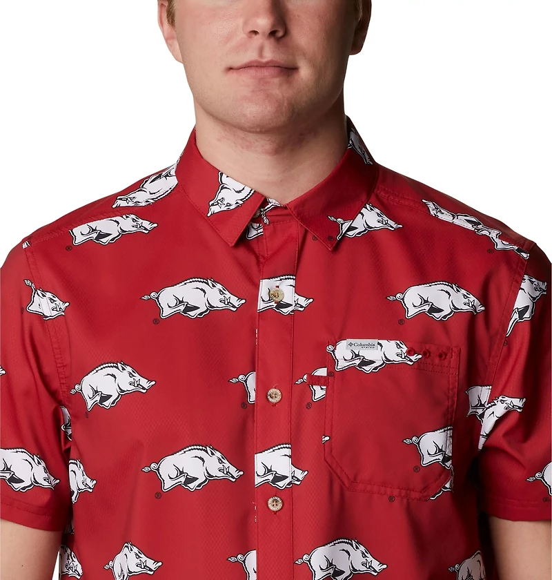 Columbia Sportswear Men's University of Arkansas CLG Super Slack Tide™ Logo Print Shirt