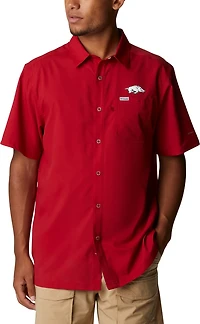 Columbia Sportswear Men's University of Arkansas Slack Tide Flag Camp Button Down Shirt