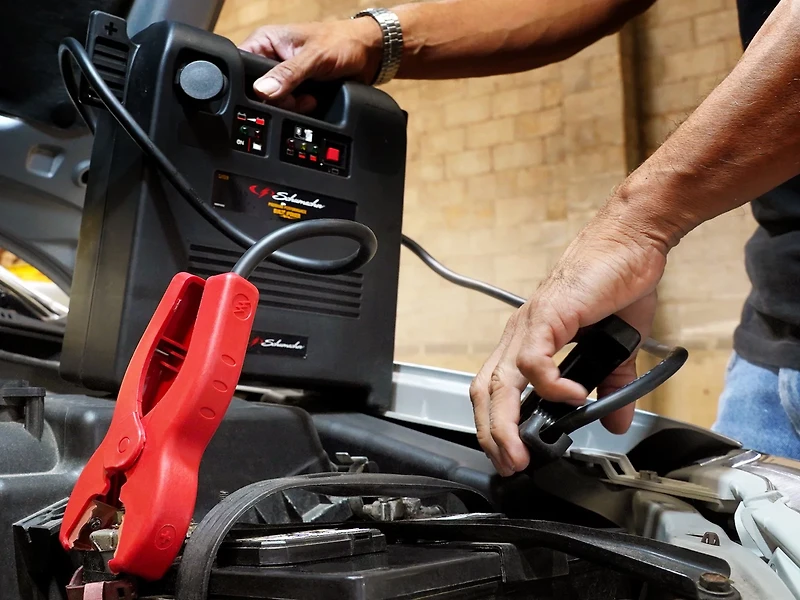 Schumacher Electric SJ1328 1100 Peak Amp Jump Starter