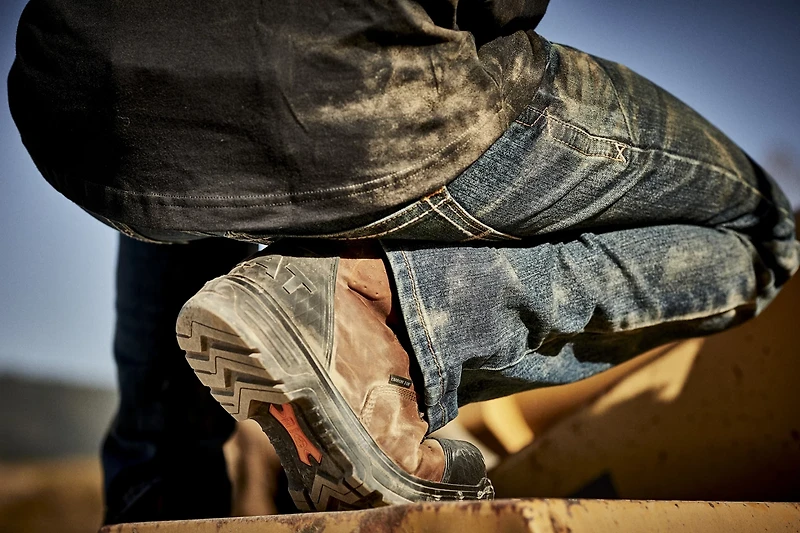 Ariat Men's Rebar M5 Slim DuraStretch Edge Stackable Straight Leg Jeans