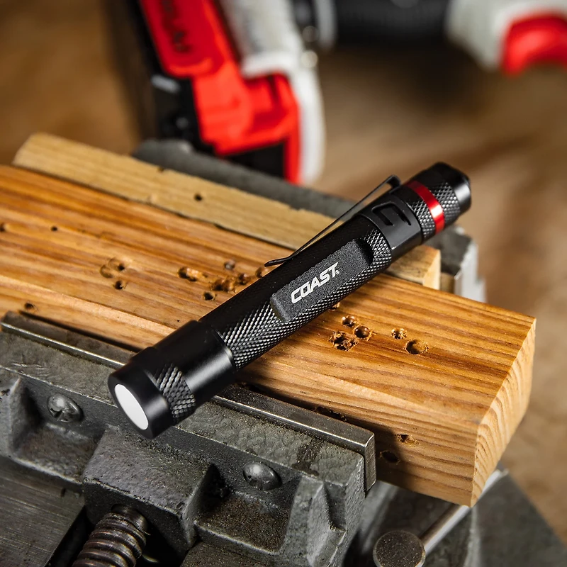 Coast BULLS-EYE G22 Handheld 100 Lumen Flashlight