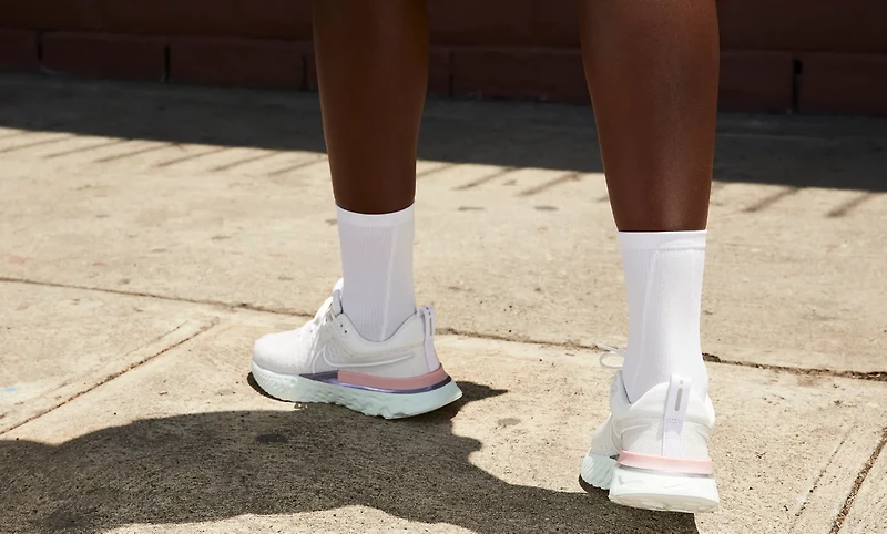 Nike Women's React Infinity Run Flyknit 2 Running Shoes