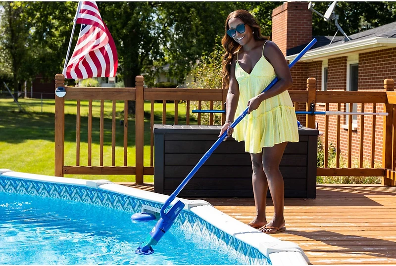 Blue Wave Pool Blaster Fusion PV-5 Hand-Held Lithium Cleaner