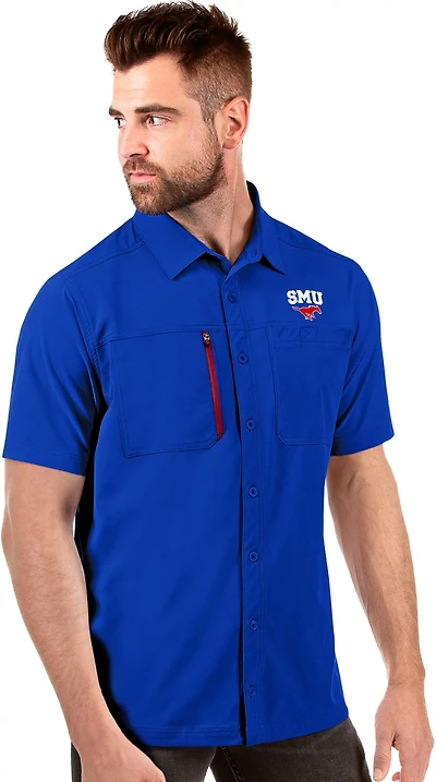 Antigua Men's Southern Methodist University Kickoff Woven Short Sleeve Fishing Shirt