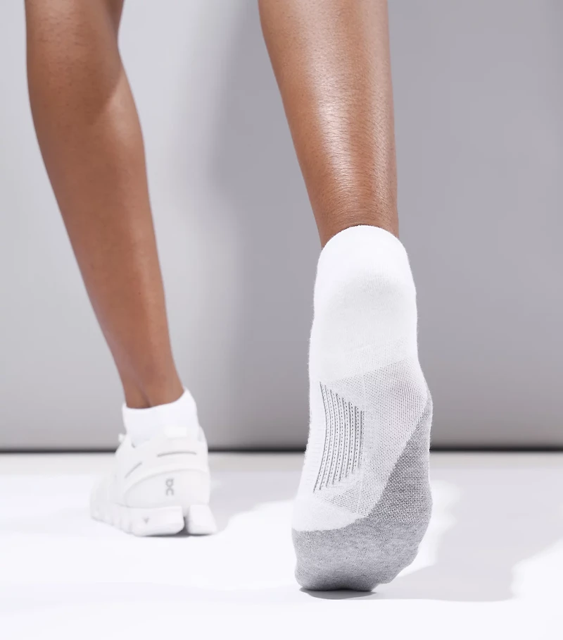 Feetures Elite Max Cushion Low Cut Socks