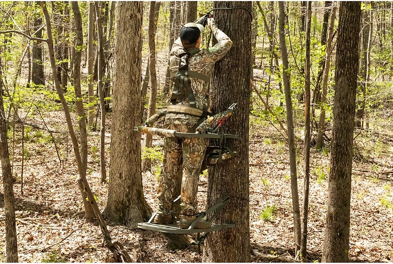 Summit Goliath SD Climber Realtree Edge Treestand