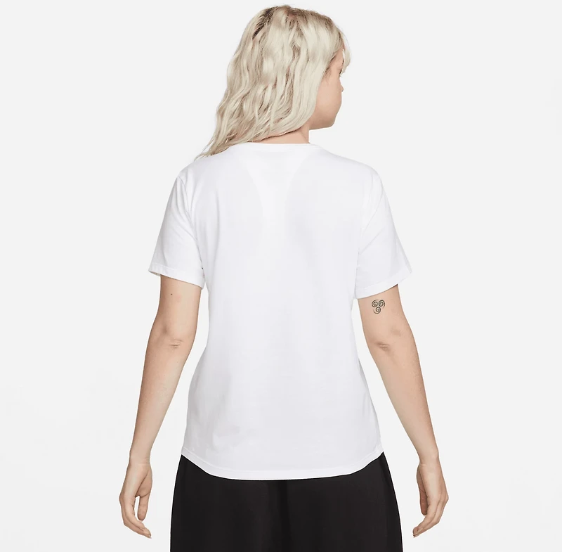 Nike Women's Sportswear Club T-shirt