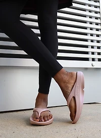 OOFOS Women's OOlala Recovery Sandals