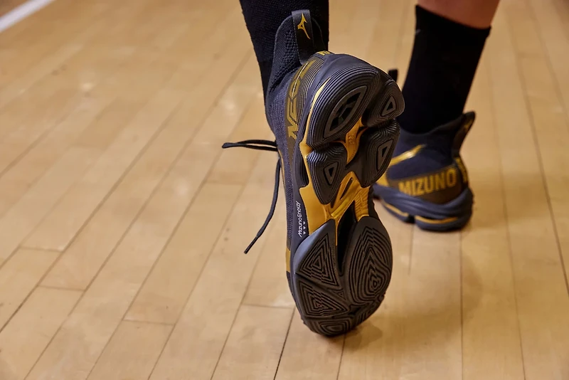 Mizuno Women's Lightning Neo 2 Court Volleyball Shoes