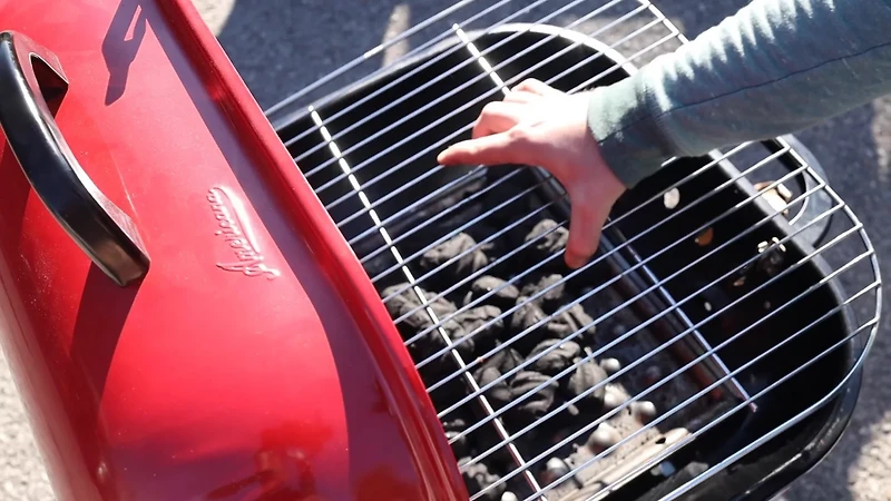 Americana Walkabout Charcoal Portable Grill