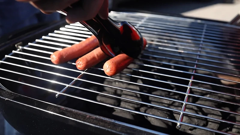 Americana Walkabout Charcoal Portable Grill