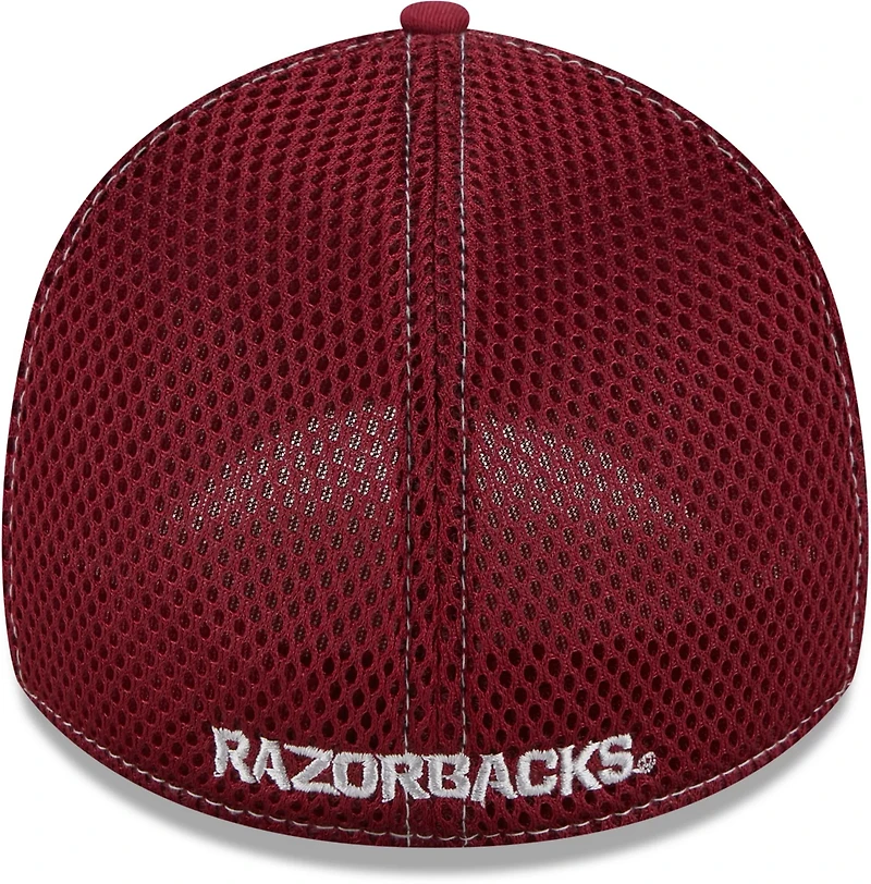 New Era Men's University of Arkansas Neo Contrast 39THIRTY Knit Cap