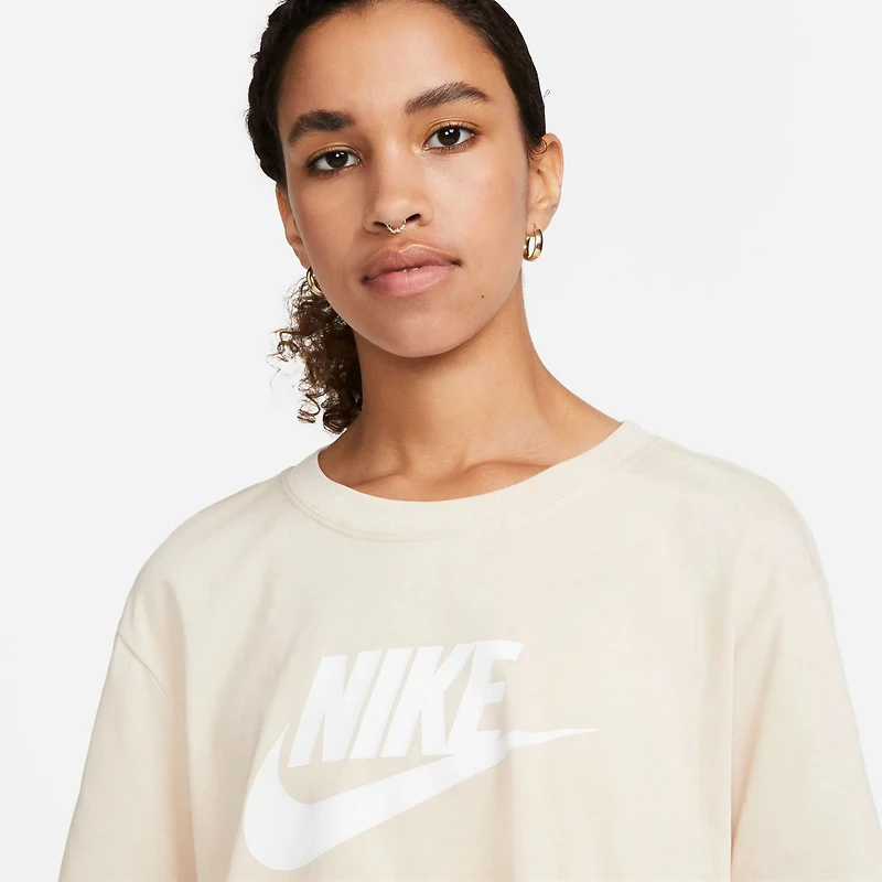 Nike Women's Sportswear Essential Cropped T-shirt