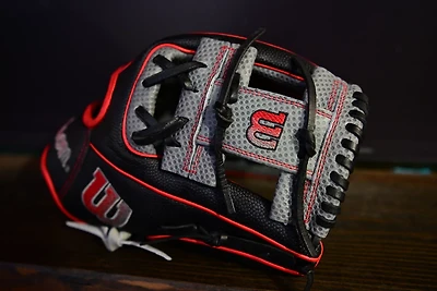 Wilson 11.75 in A2000 Infield Baseball Glove