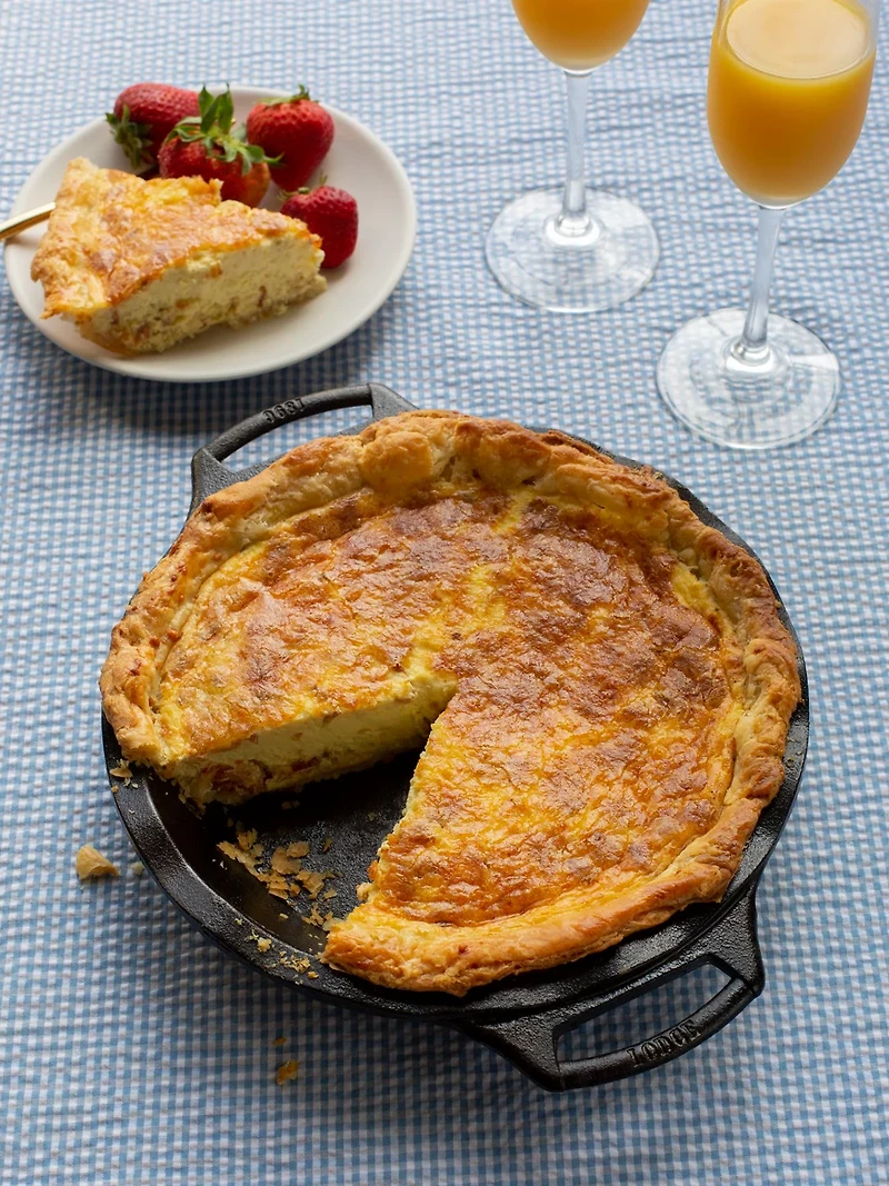 Lodge 9 in Seasoned Cast Iron Pie Pan