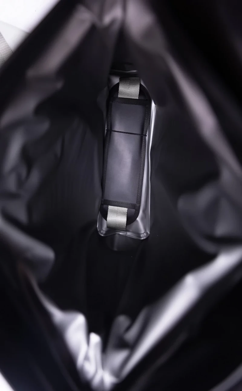 Dry Pocket Auto Sealing Double Lock Tote Cooler