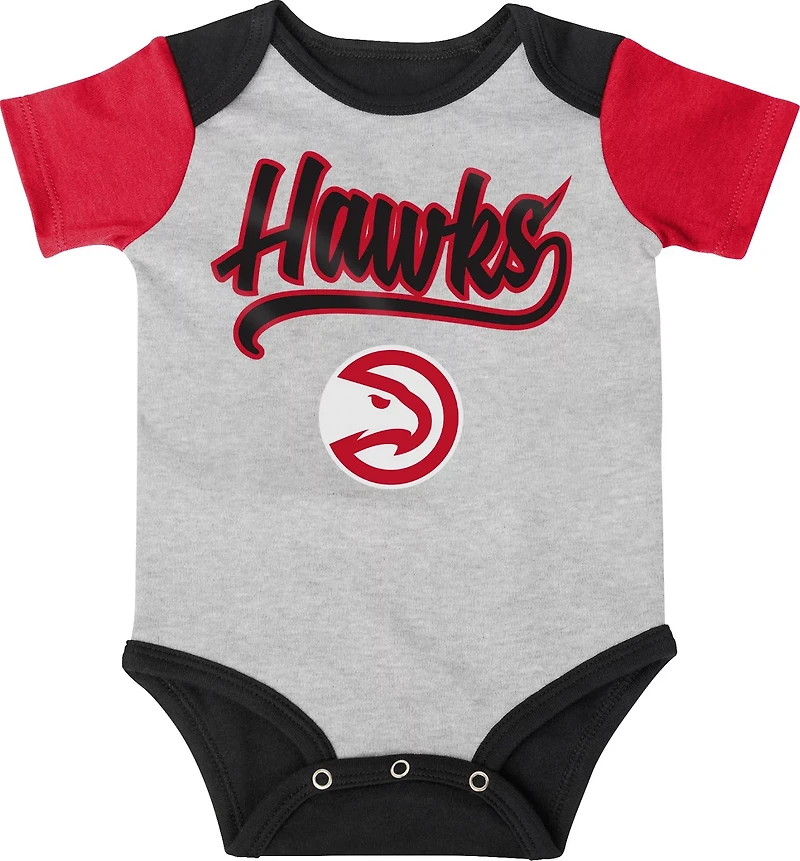 Outerstuff Infants' Atlanta Hawks Buzzer Beater Creeper, Hat and Bootie Set