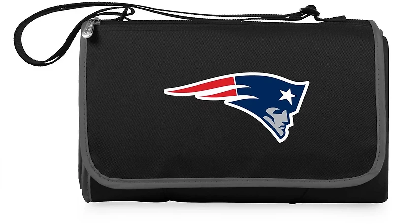 Picnic Time New England Patriots Outdoor Blanket Tote