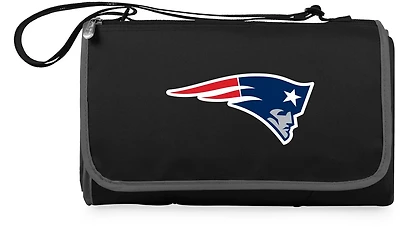 Picnic Time New England Patriots Outdoor Blanket Tote