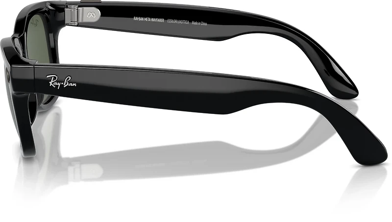 Ray-Ban Wayfarer Meta Medium Sunglasses