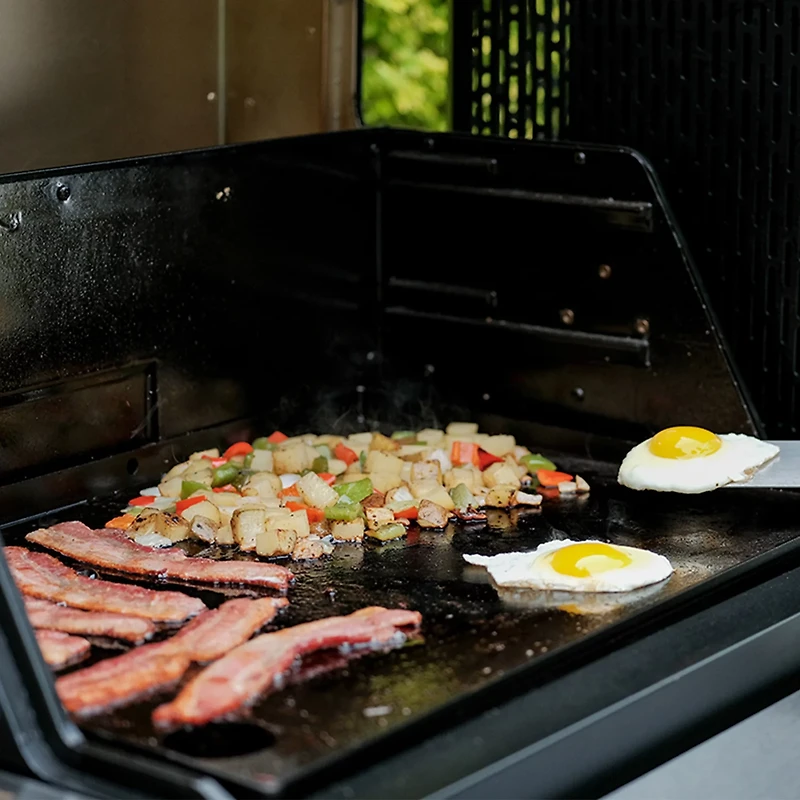 Masterbuilt Gravity Series 800 Digital Charcoal Grill, Griddle and Smoker