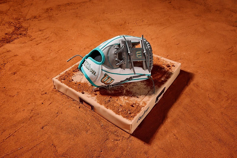 Wilson A2000 H75 SuperSkin Fastpitch 11.75 in Softball Fielding Glove