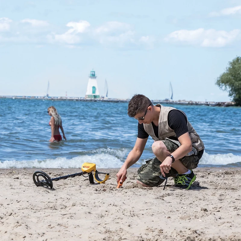 Garrett ACE 250 Metal Detector