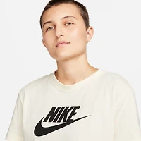Nike Women's Sportswear Essential Cropped T-shirt