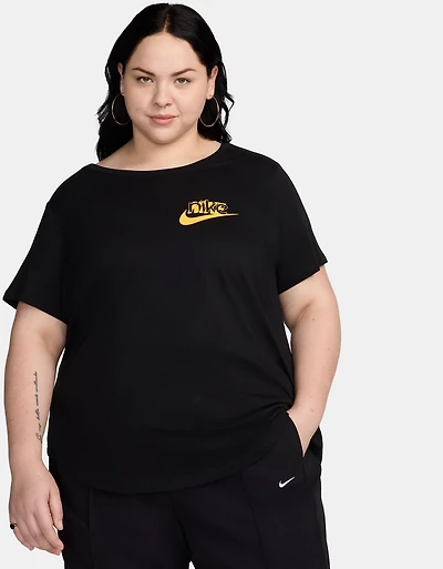 Nike Women's Sportswear Club LBR Plus T-shirt