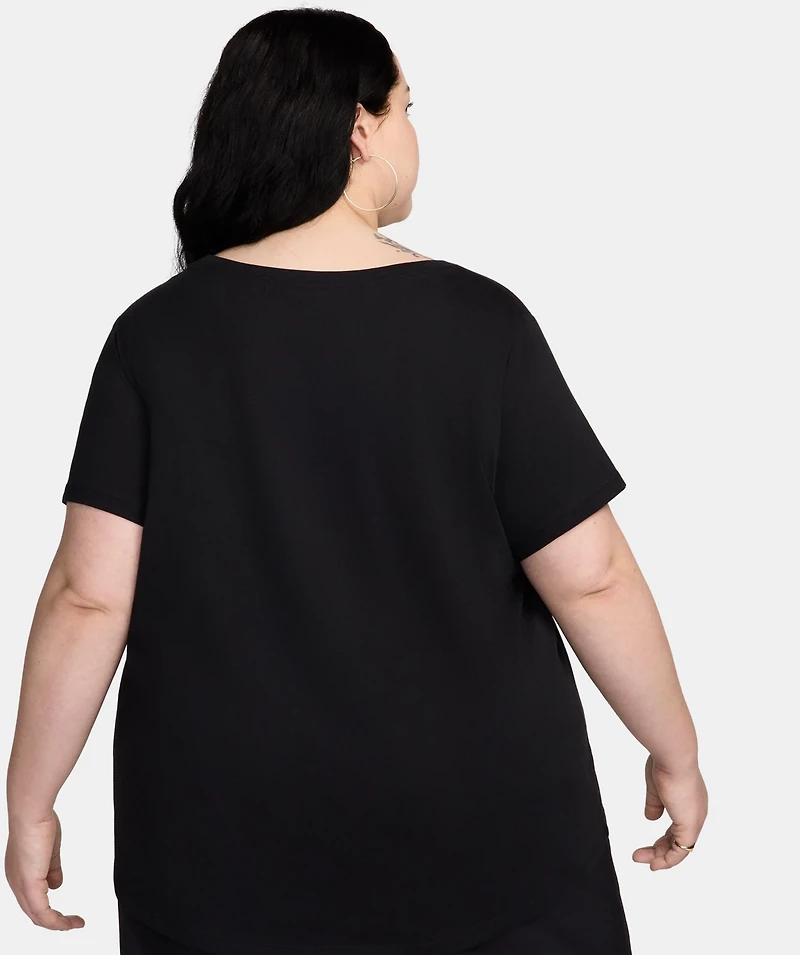 Nike Women's Sportswear Club LBR Plus T-shirt