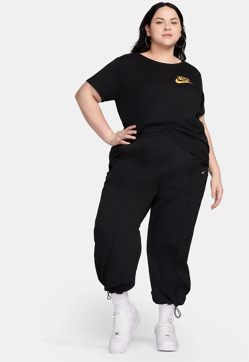 Nike Women's Sportswear Club LBR Plus T-shirt