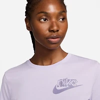Nike Women's NSW Club LBR Short Sleeve Shirt