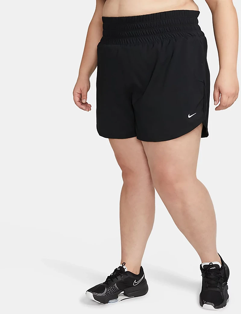 Nike Women's Dri-FIT One Ultra High-Waisted Brief-Lined Plus Shorts 3
