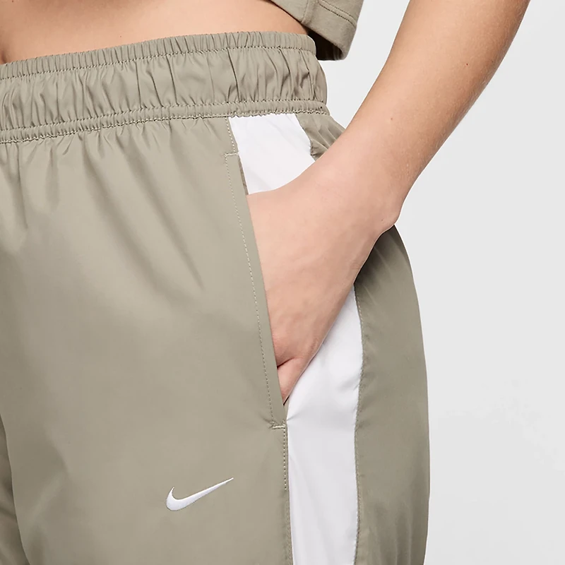 Nike Women's Sportswear Classic Woven UV Mid-Rise Loose Joggers