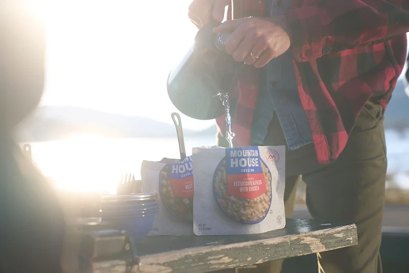 Mountain House Dry Fettuccine Alfredo with Chicken Pouch