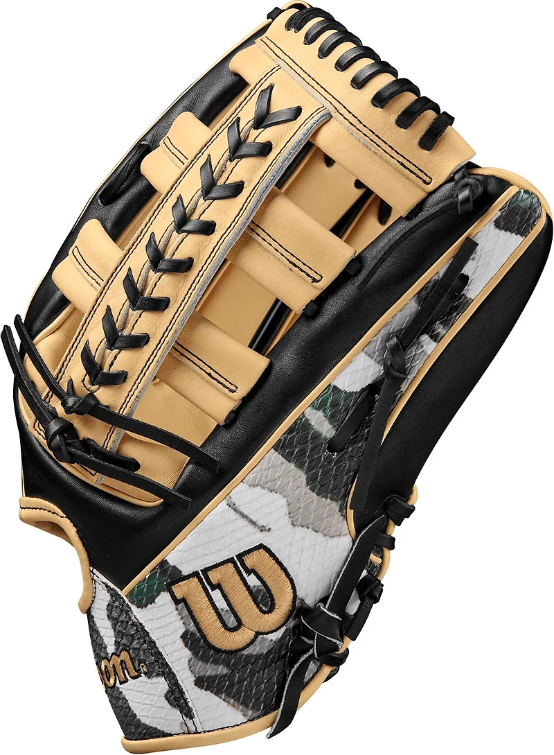 Wilson 12.75 in A2000 1810 Outfield Baseball Glove