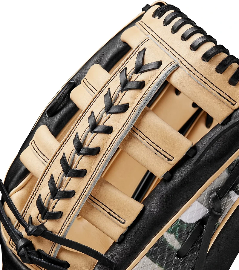 Wilson 12.75 in A2000 1810 Outfield Baseball Glove