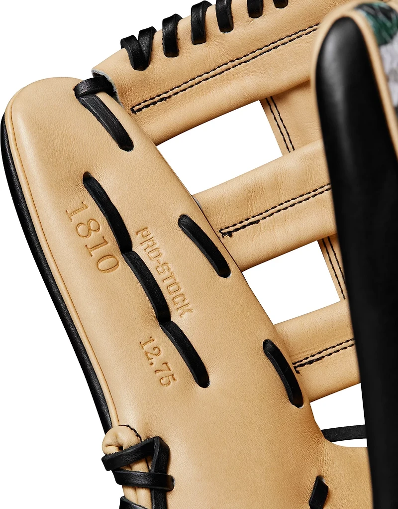 Wilson 12.75 in A2000 1810 Outfield Baseball Glove